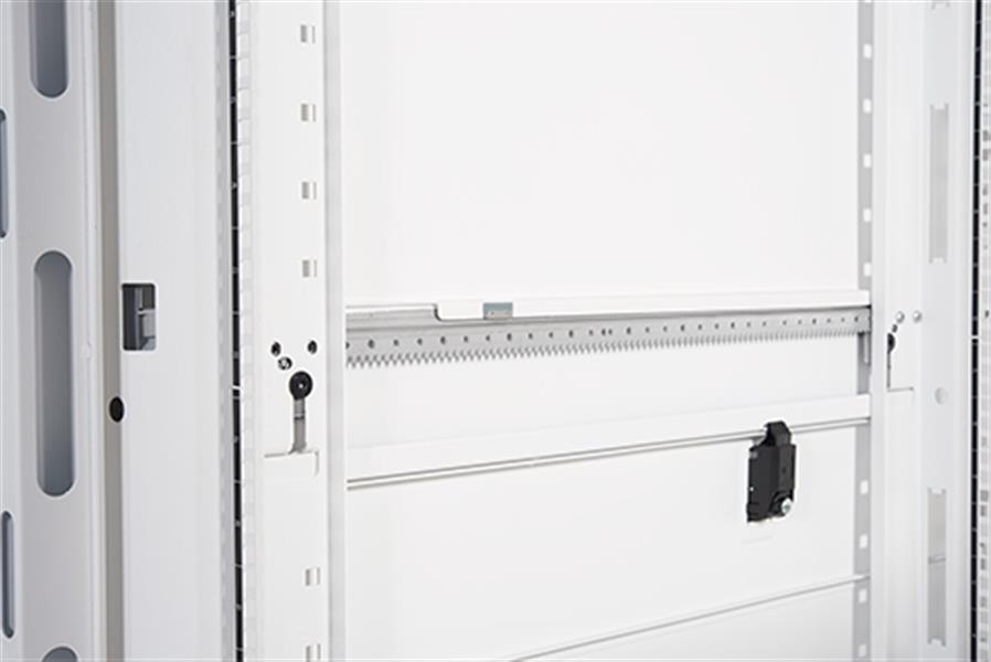 APC NetShelter SX 42U 600mm(b) x 1070mm(d) 19"" IT rack, behuizing met zijpanelen, wit
