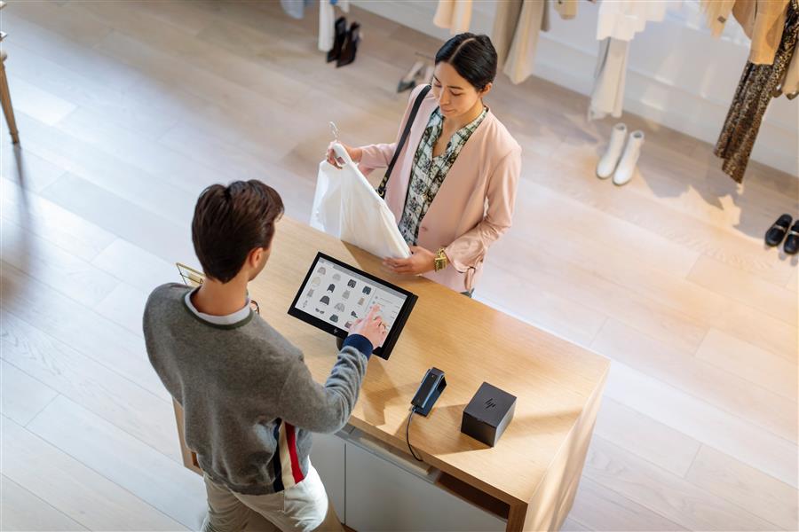 HP Engage One All-in-One System Model 145 Alles-in-een 2,6 GHz i5-7300U 35,6 cm (14"") 1920 x 1080 Pixels Touchscreen Zwart
